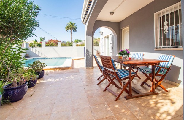 Resale - Detached House / Villa - Torrevieja - Los balcones