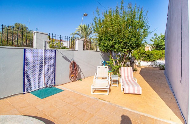 Resale - Detached House / Villa - Torrevieja - Los balcones