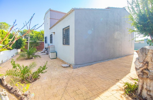 Resale - Detached House / Villa - Torrevieja - Los balcones