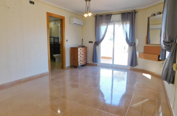 Revente - Detached House / Villa - Catral