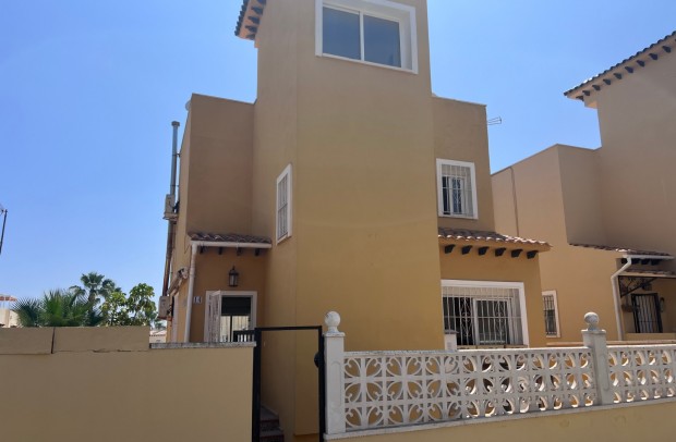 Reventa - Detached House / Villa - Orihuela - Villamartín