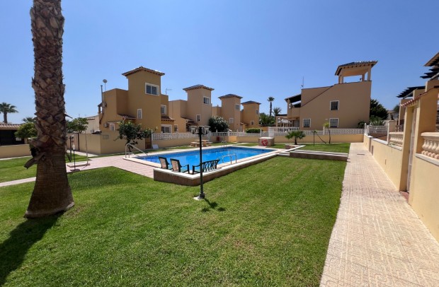 Resale - Detached House / Villa - Orihuela - Villamartín