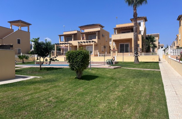 Revente - Detached House / Villa - Orihuela - Villamartín