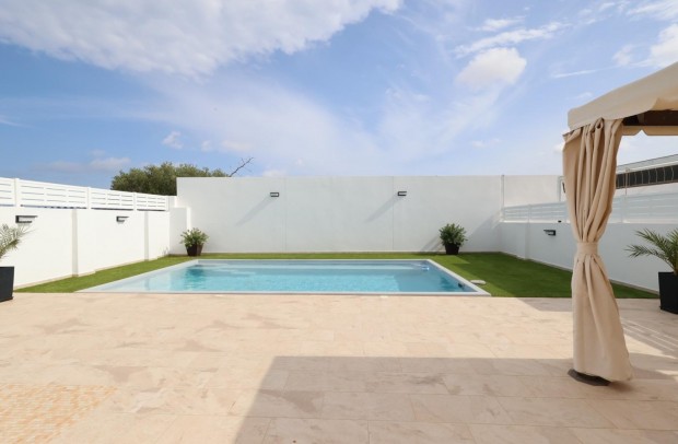 Resale - Detached House / Villa - Torrevieja - San Luis