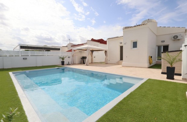 Resale - Detached House / Villa - Torrevieja - San Luis