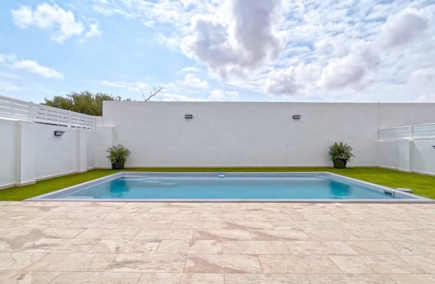 Resale - Detached House / Villa - Torrevieja - San Luis