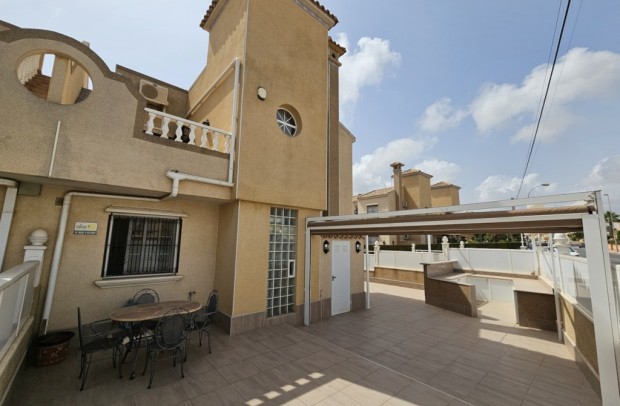 Revente - Detached House / Villa - Orihuela Costa