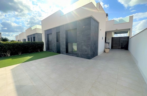 Resale - Detached House / Villa - Los Alcazares