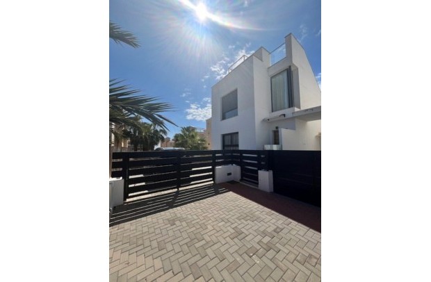 Revente - Detached House / Villa - Lomas De Cabo Roig