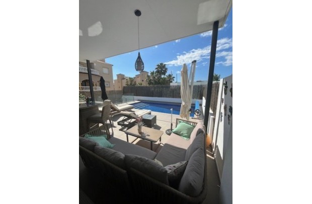 Revente - Detached House / Villa - Lomas De Cabo Roig