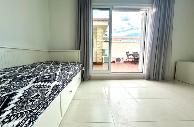 Resale - Apartment - Orihuela Costa - La Zenia