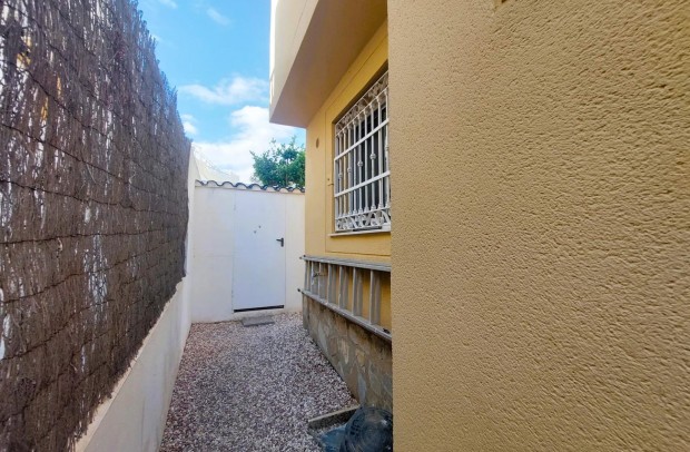 Resale - Detached House / Villa - Torrevieja - Los Balcones