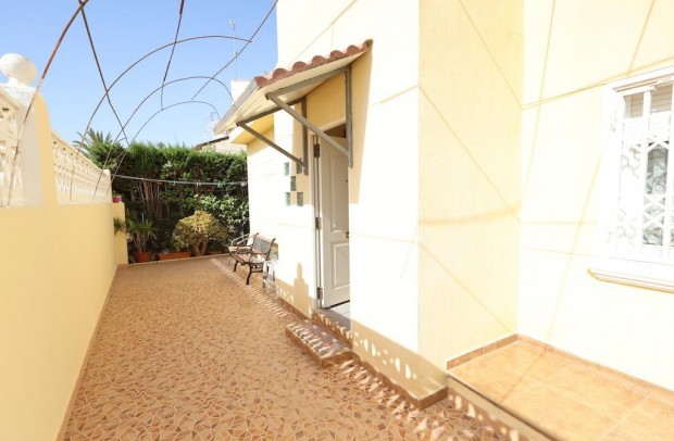 Resale - Detached House / Villa - Orihuela Costa - Playa Flamenca