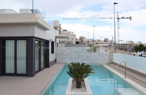 Resale - Detached House / Villa - San Miguel de Salinas - Urbanizaciones