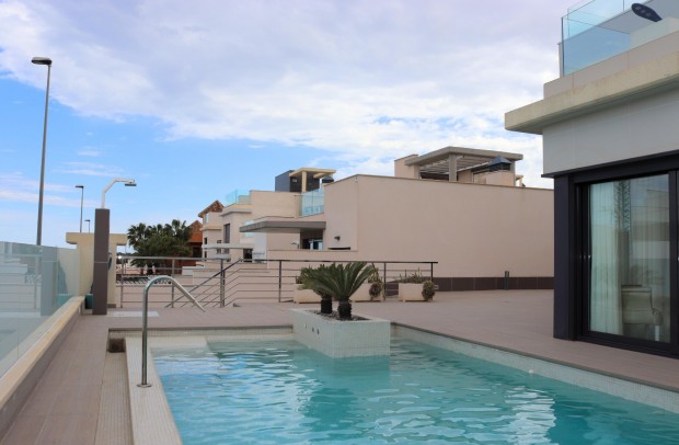 Resale - Detached House / Villa - San Miguel de Salinas - Urbanizaciones