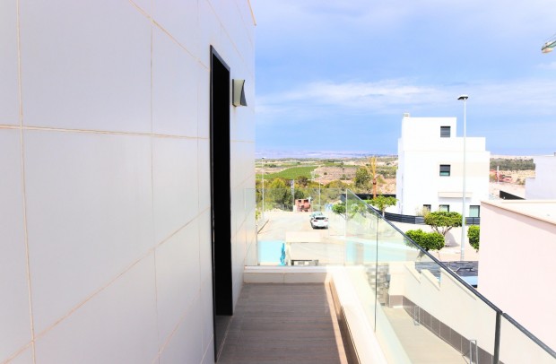 Resale - Detached House / Villa - San Miguel de Salinas - Urbanizaciones