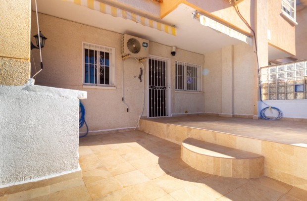 Resale - Town house - Torrevieja - Aguas Nuevas