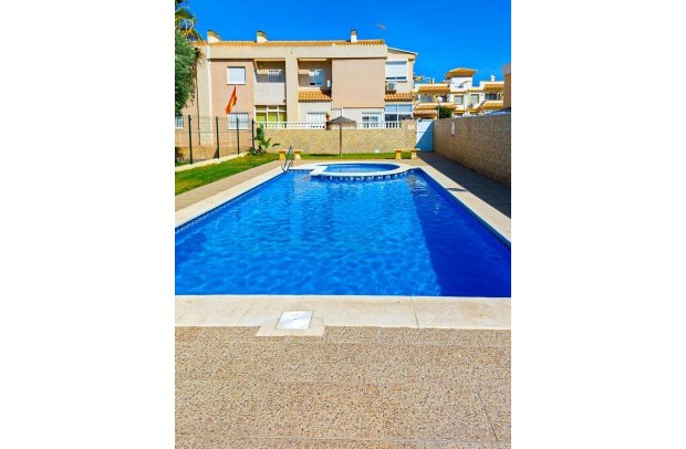 Resale - Town house - Torrevieja - Aguas Nuevas