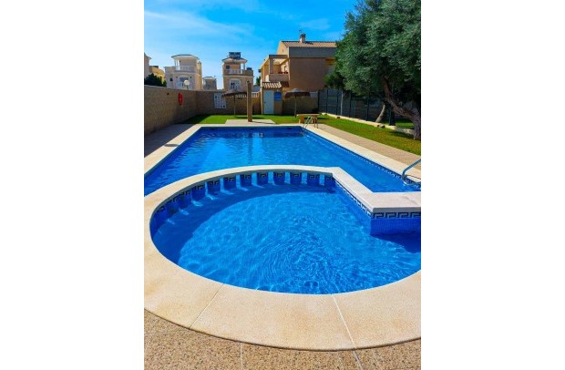 Resale - Town house - Torrevieja - Aguas Nuevas