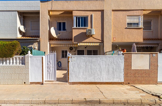 Resale - Town house - Torrevieja - Aguas Nuevas