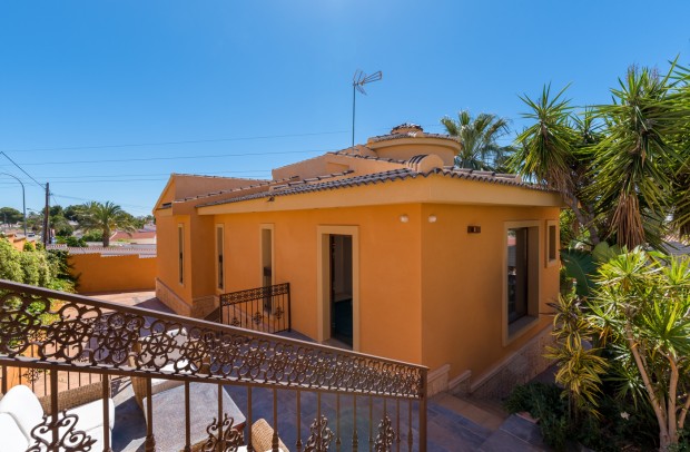 Revente - Detached House / Villa - Ciudad Quesada