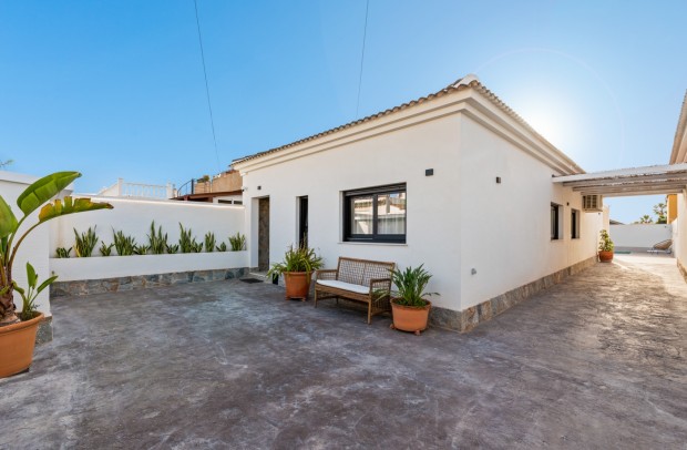 Revente - Detached House / Villa - Torrevieja - El Chaparral