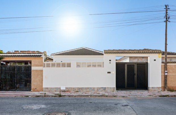 Revente - Detached House / Villa - Torrevieja - El Chaparral