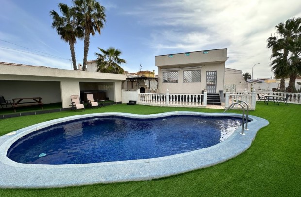 Revente - Detached House / Villa - Ciudad Quesada