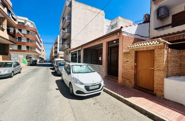 Revente - Detached House / Villa - Torrevieja - Playa de los Locos