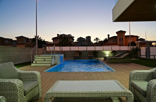 Nouvelle construction - Detached House / Villa - Orihuela Costa - Dehesa de campoamor