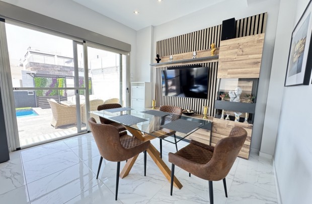 Reventa - Detached House / Villa - Villamartin - Villamartín