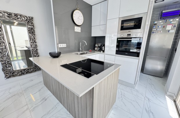 Reventa - Detached House / Villa - Villamartin - Villamartín