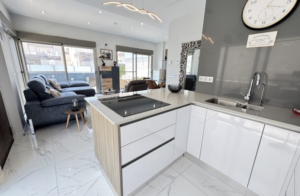 Reventa - Detached House / Villa - Villamartin - Villamartín