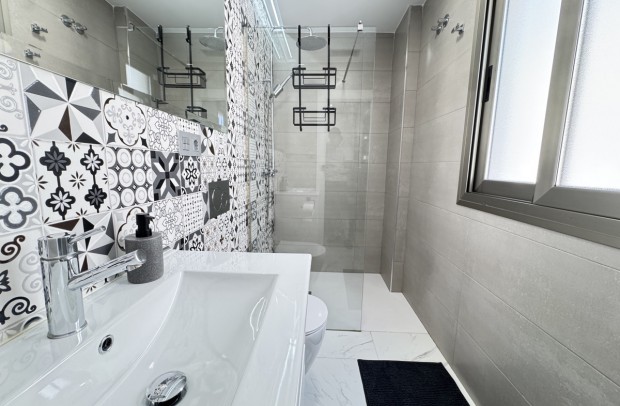 Reventa - Detached House / Villa - Villamartin - Villamartín