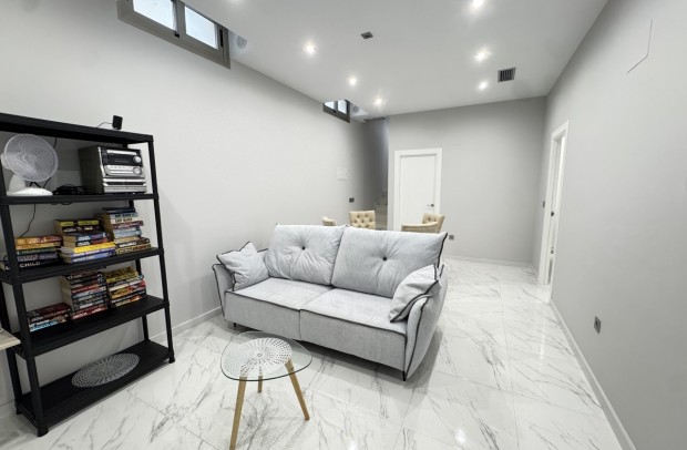 Reventa - Detached House / Villa - Villamartin - Villamartín