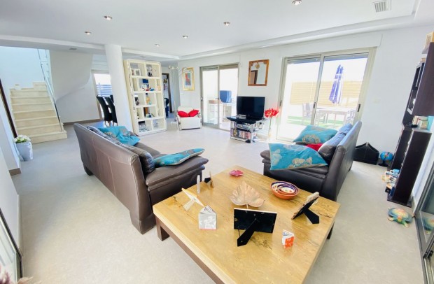 Resale - Detached House / Villa - Cox