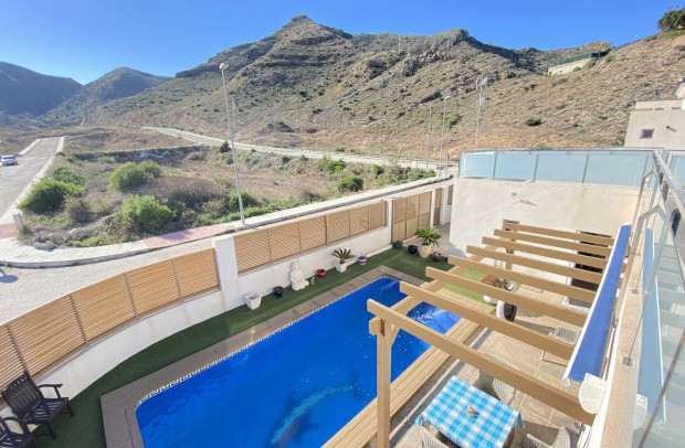 Resale - Detached House / Villa - Cox