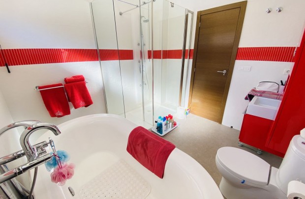 Resale - Detached House / Villa - Cox