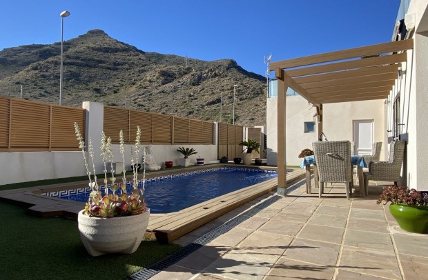 Resale - Detached House / Villa - Cox