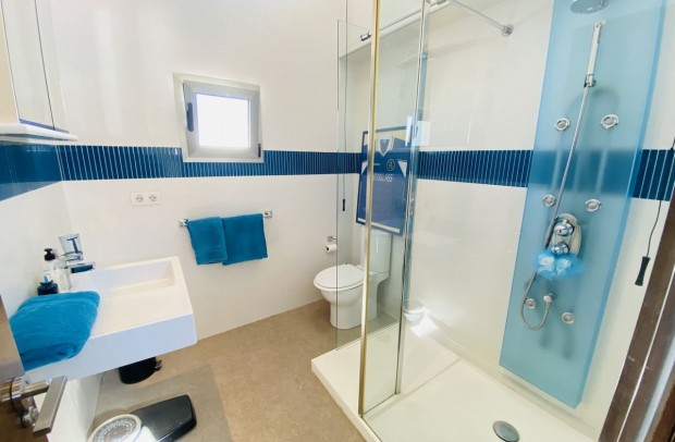 Resale - Detached House / Villa - Cox