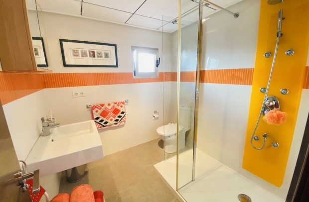 Resale - Detached House / Villa - Cox