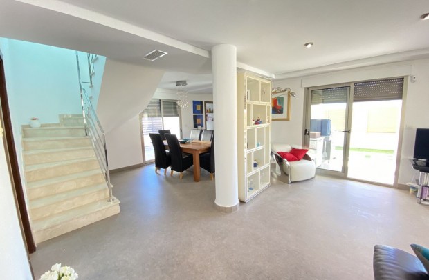 Resale - Detached House / Villa - Cox