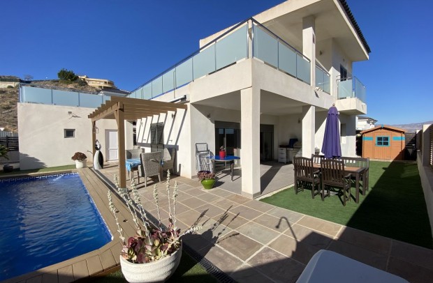 Resale - Detached House / Villa - Cox