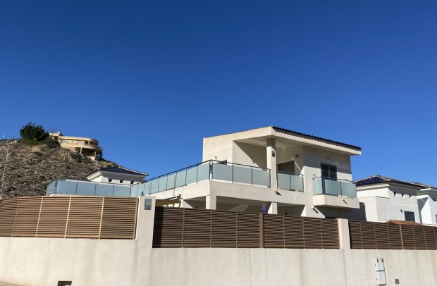 Resale - Detached House / Villa - Cox