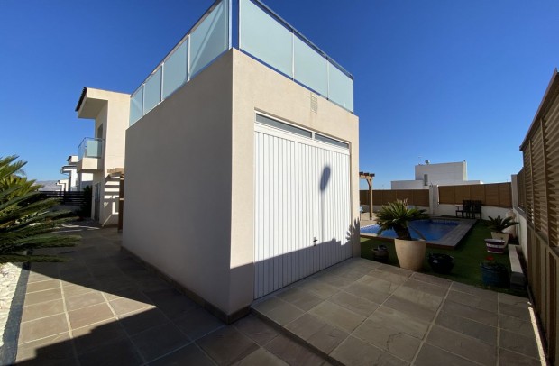 Resale - Detached House / Villa - Cox