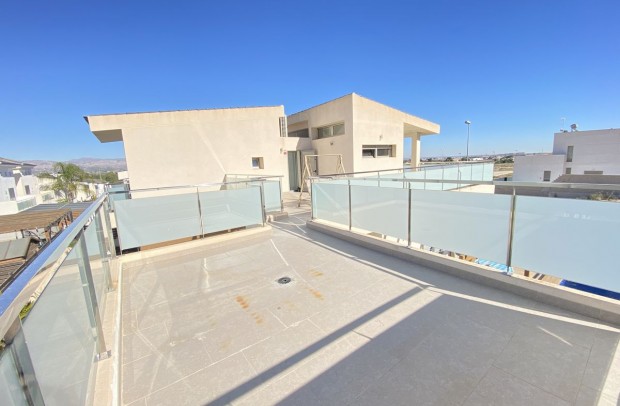 Resale - Detached House / Villa - Cox