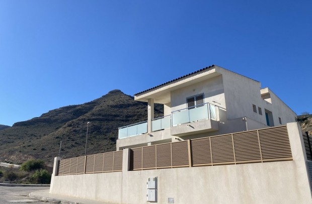 Resale - Detached House / Villa - Cox