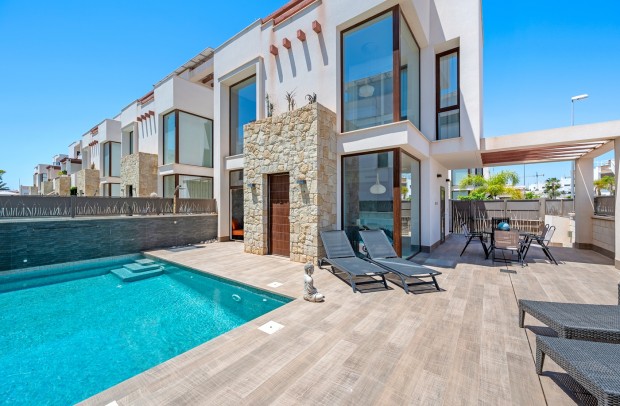 Resale - Detached House / Villa - Ciudad Quesada