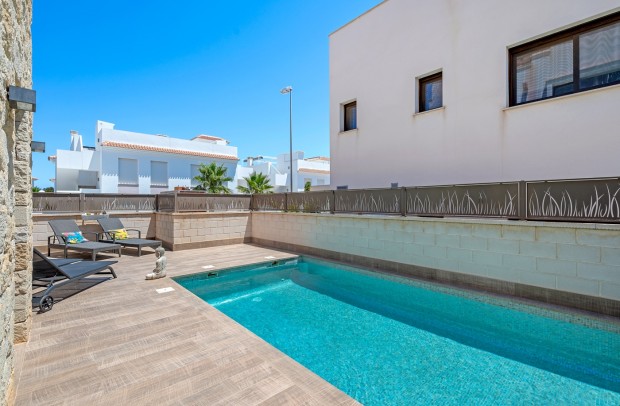 Resale - Detached House / Villa - Ciudad Quesada