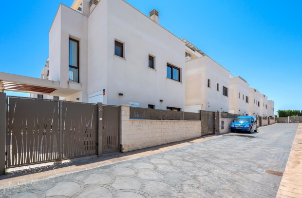 Resale - Detached House / Villa - Ciudad Quesada
